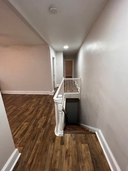 2nd floor unit - 340 E Broadway Ave