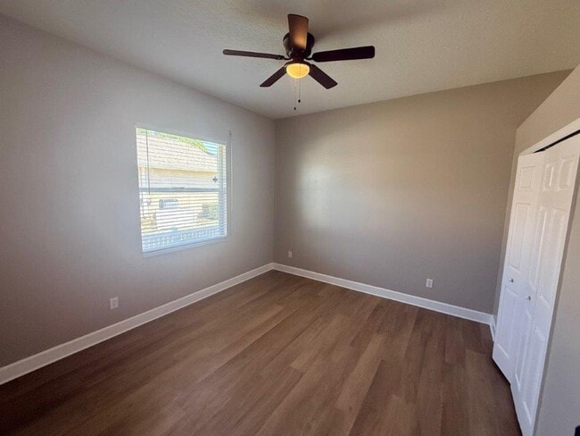 Building Photo - 3838 Peacock Dr