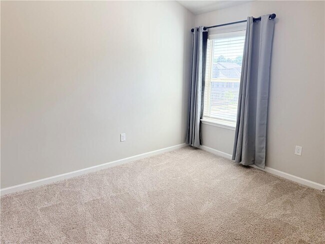 Building Photo - 2104 Shetley Creek Dr