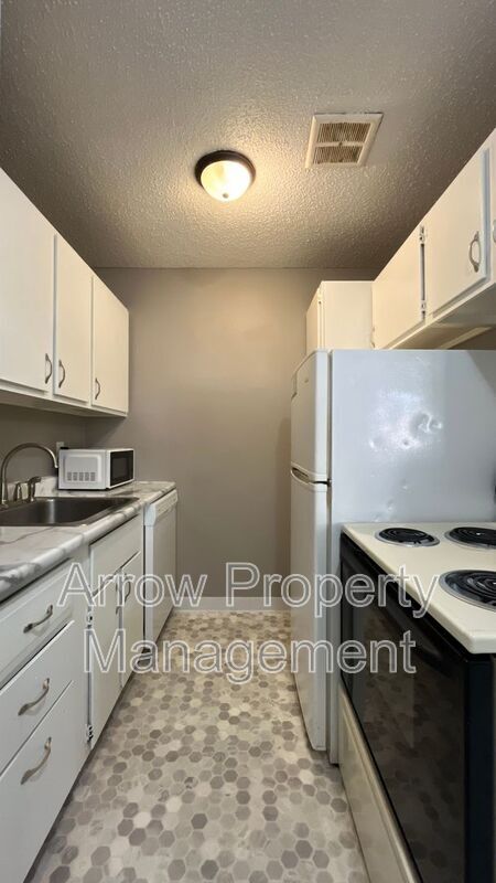 Building Photo - 1119 E St