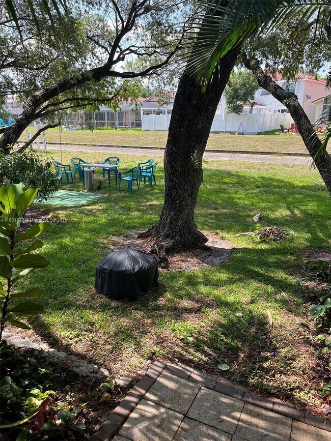 Building Photo - 7652 Pinewalk Dr S