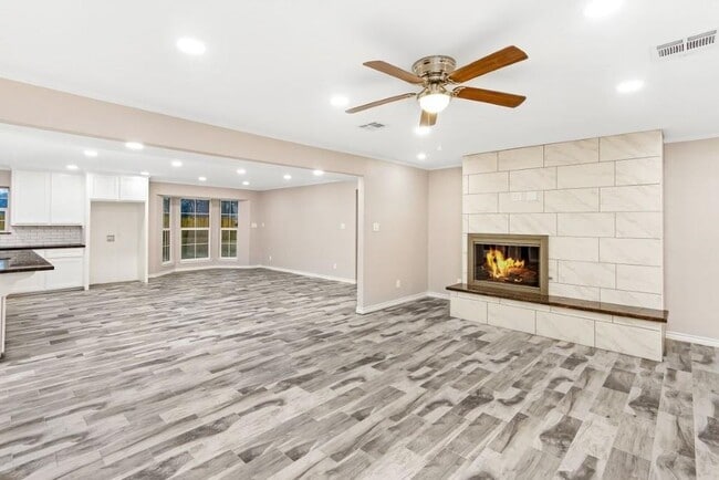 Building Photo - 7575 Coburn Dr