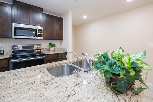 Building Photo - 5609 Montevista Dr