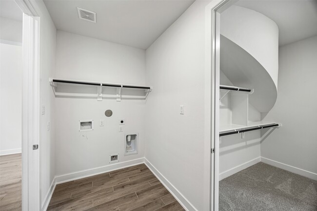 Building Photo - 29024 Red Lp Dr