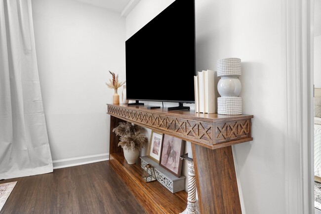 Building Photo - 1803 Neal Terrace