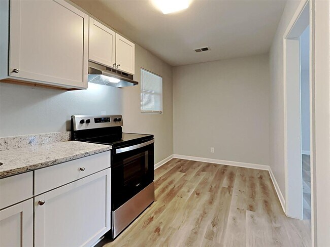 Building Photo - 3 BR/1.5BA | Renovated Single Family Home | 1-Car Carport | Fenced backyard!
