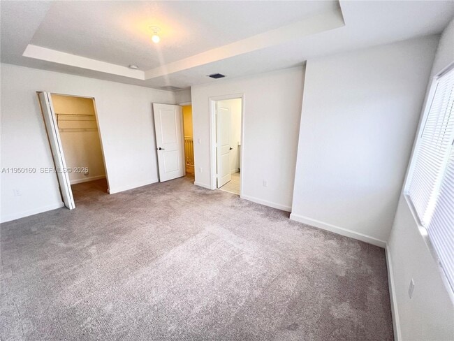 Building Photo - 3760 SW 50th Ave