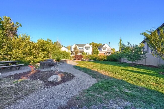 Building Photo - 2421 Rose Ct