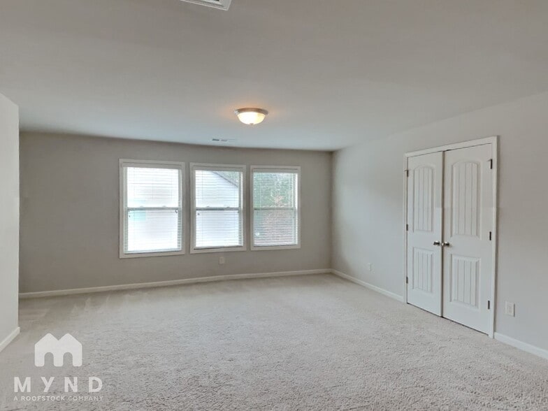 Building Photo - 5971 Wolf Creek Dr