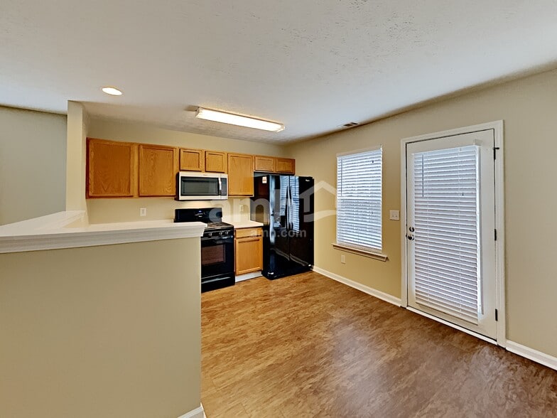 Building Photo - 705 St Charles Ave