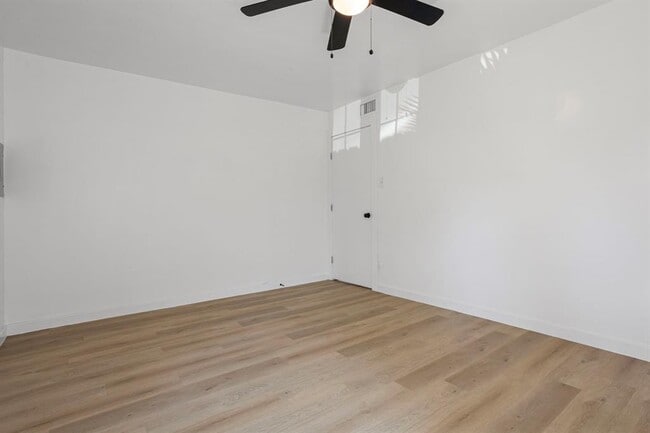 Building Photo - 214 Nassau Dr
