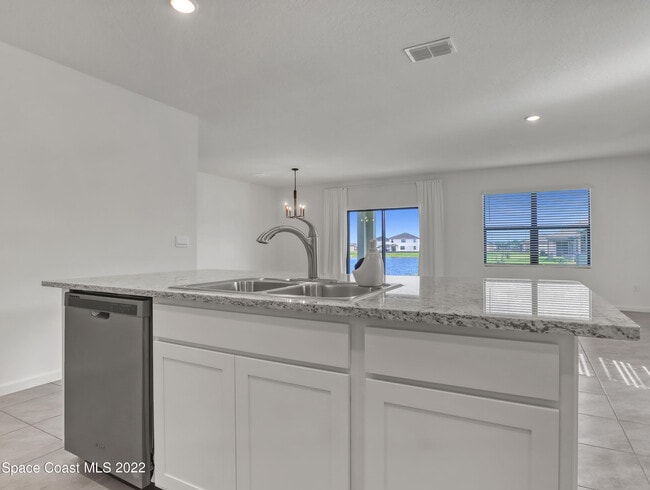 Building Photo - 7508 Tourmaline Dr