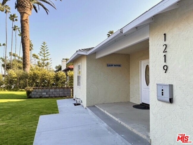 Primary Photo - 1219 N Azusa Ave
