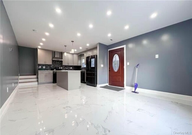 Building Photo - 88 Radford St