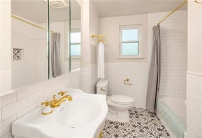 Building Photo - 3247 NE 97th St