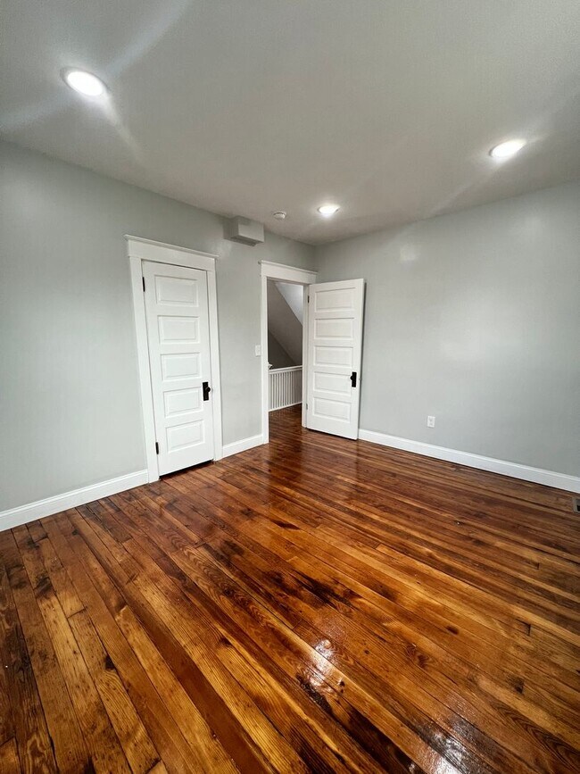 Building Photo - 31 N Poplar St