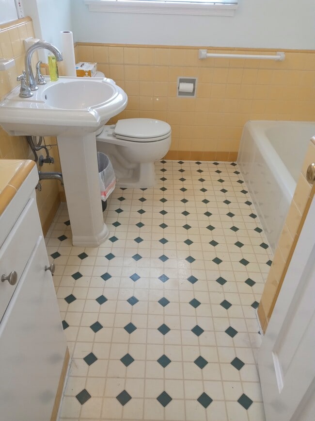 BATHROOM - 442 S Palm Dr