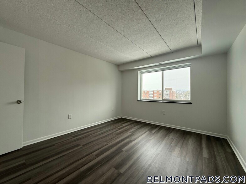 Building Photo - 53 Hill Rd