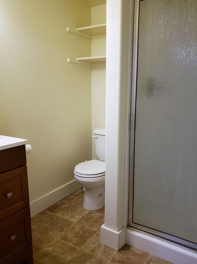 Building Photo - Recently Re-modeled 3 Bedroom Home!