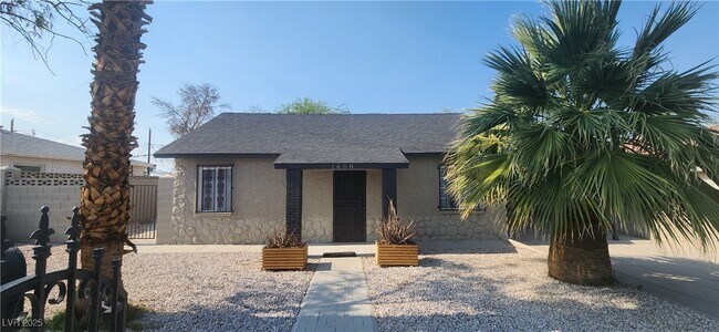 Primary Photo - 1608 E McDonald Ave