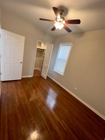 Building Photo - 4827 W Barry Ave