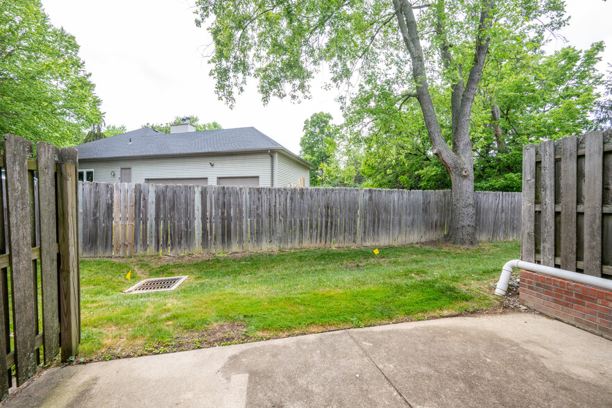 Private patio - 7752 Montgomery Rd