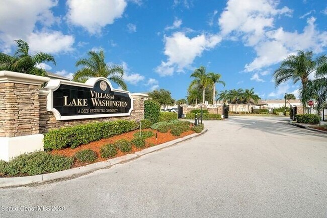 Building Photo - End Unit in Lake Washington Townhomes!!