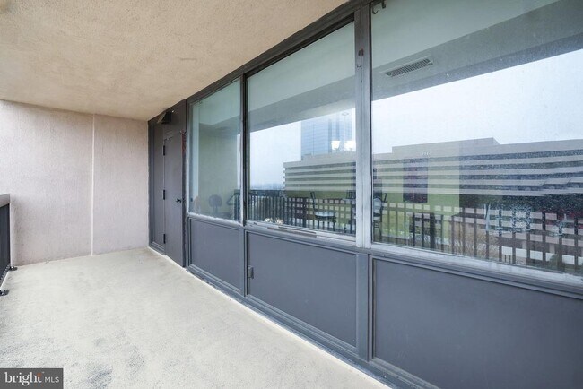 Building Photo - 3713 S George Mason Dr