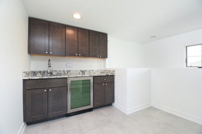 Building Photo - 330 Pennsylvania Way