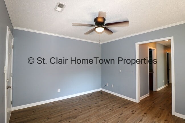 Building Photo - Close to Honda