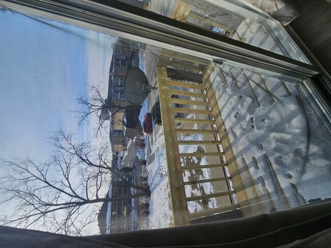 Building Photo - 212 Madison St