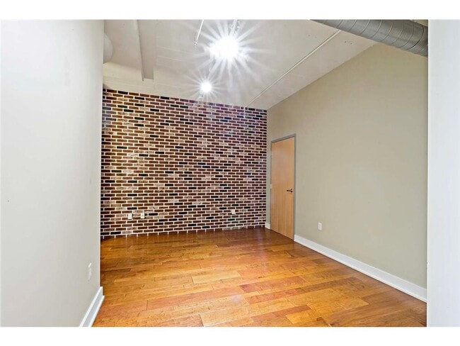 Building Photo - 2929 Chicago Ave