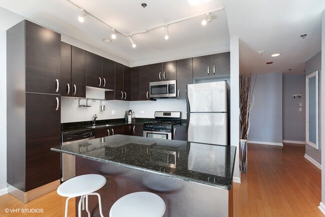 Kitchen - 225 S Sangamon St