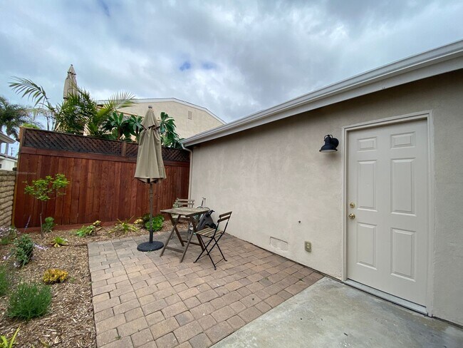 Building Photo - Bright and Spacious 2 Bed/1.5 Bath South O...