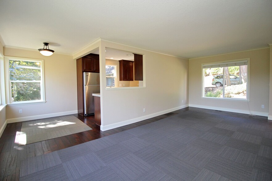 Building Photo - 3328-3328 SW 10th Ave