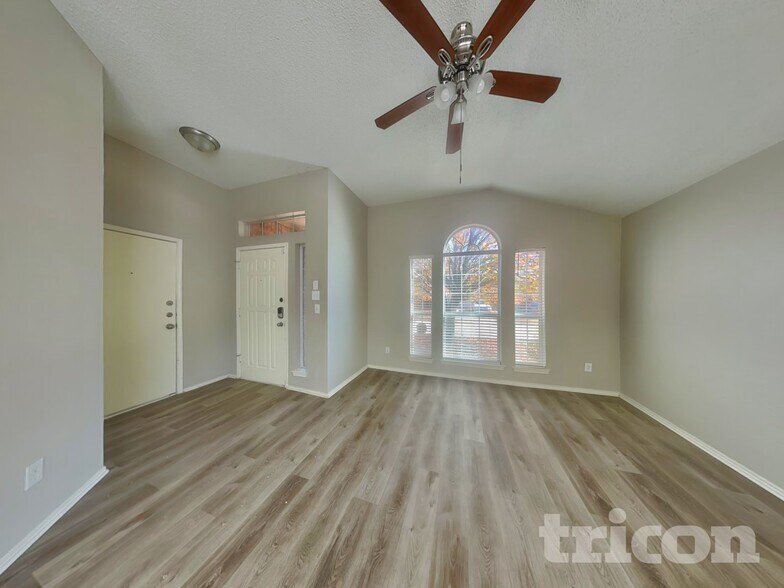 Building Photo - 2520 Ensenada Ln