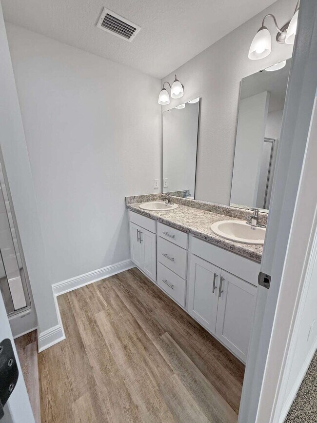 Building Photo - Modern 3BR Townhome for Rent Near NAS Pensacola – Updated & Move-In Ready