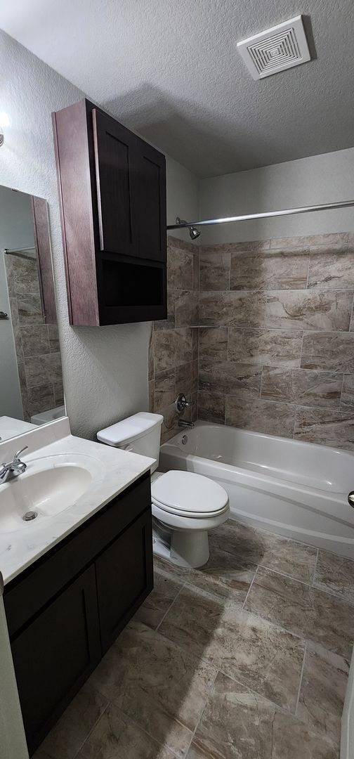 Building Photo - 3 Bedroom 2 Bath Duplex in Copperas Cove V...