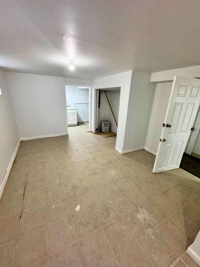 Building Photo - 548 Radnor Ave