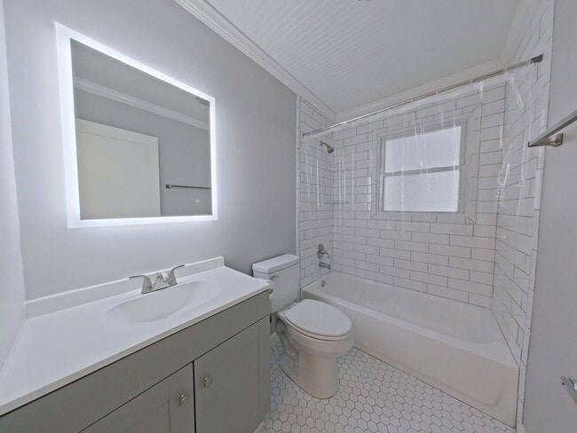 Building Photo - SUPER CUTE DUPLEX UNIT