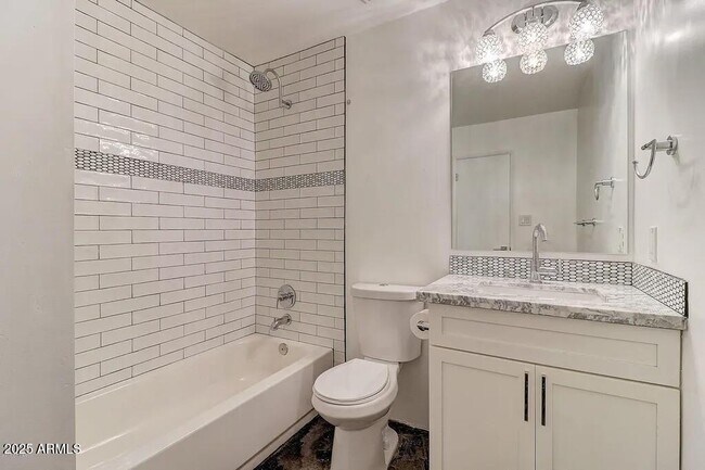 Building Photo - 8338 E Granada Rd