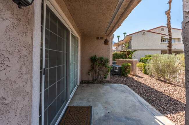 Building Photo - 505 S Farrell Dr