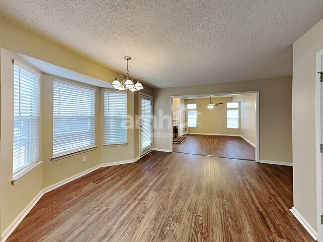 Building Photo - 4010 Logan Cir