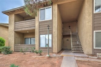 Building Photo - 4571 Carriage Park Dr