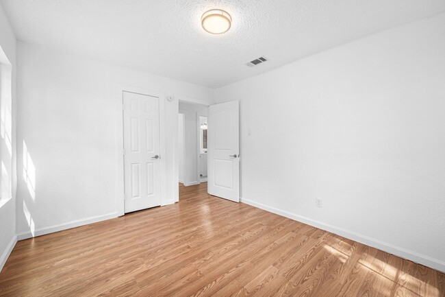 Building Photo - 2108 Camille St
