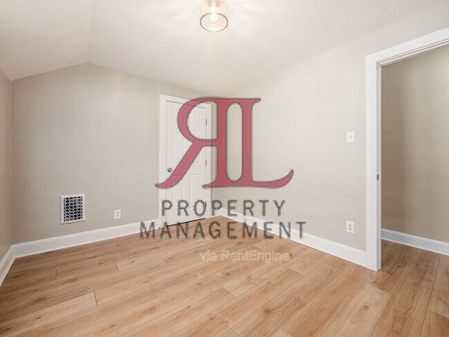 Building Photo - 439 Eldridge Ave