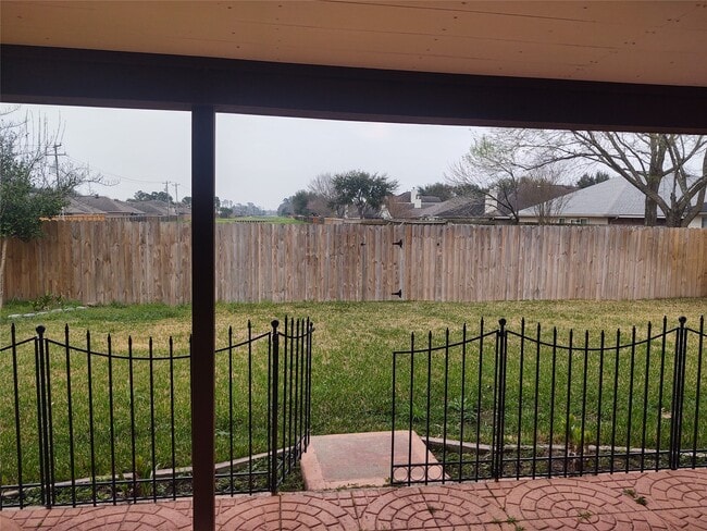 Building Photo - 32227 Willow Creek Park