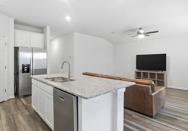 Building Photo - "Charming 4-Bedroom Retreat with Granite Elegance in Schertz!"