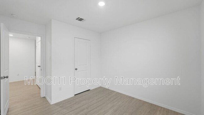 Building Photo - 2713 Green Finch