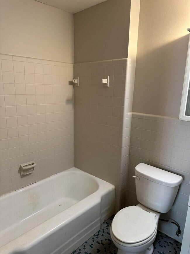 Building Photo - 1402 Rison Ave NE